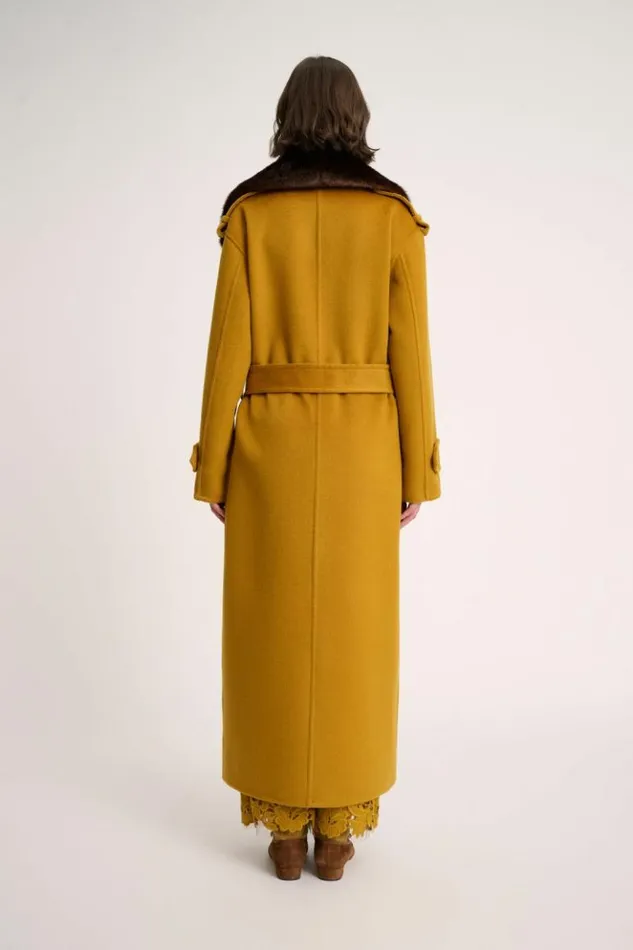 Luisa Spagnoli Outerwear Salone 8211 Coat With Shrug 8211 Fashion Show 8211 Women Luisa Spagnoli Outerwear Salone 8211 Coat With Shrug 8211 Fashion Show 8211 Women