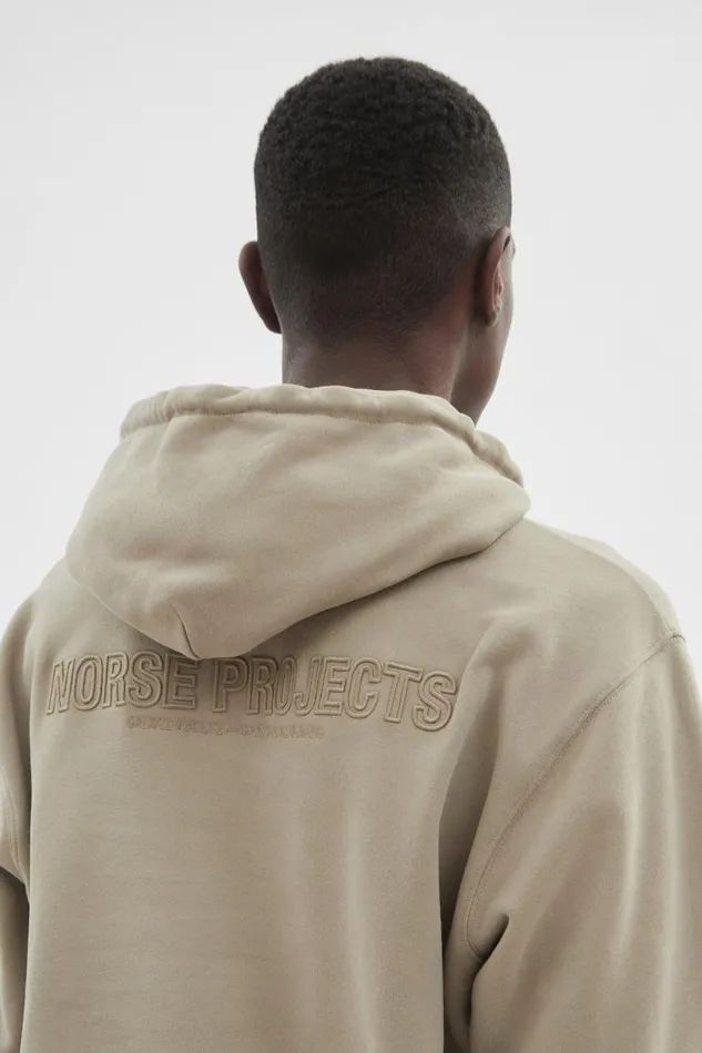Men Arne Relaxed Fleece N Logo Hoodie Sand Norse Projects Sweatshirts