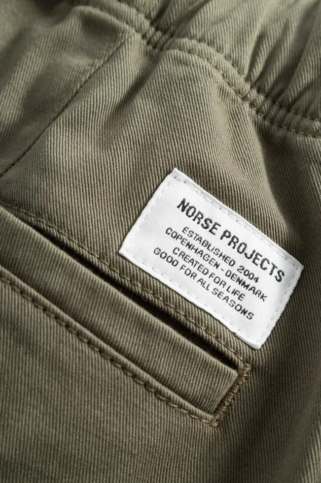 Men Ezra Light Stretch Sediment Green Norse Projects Trousers