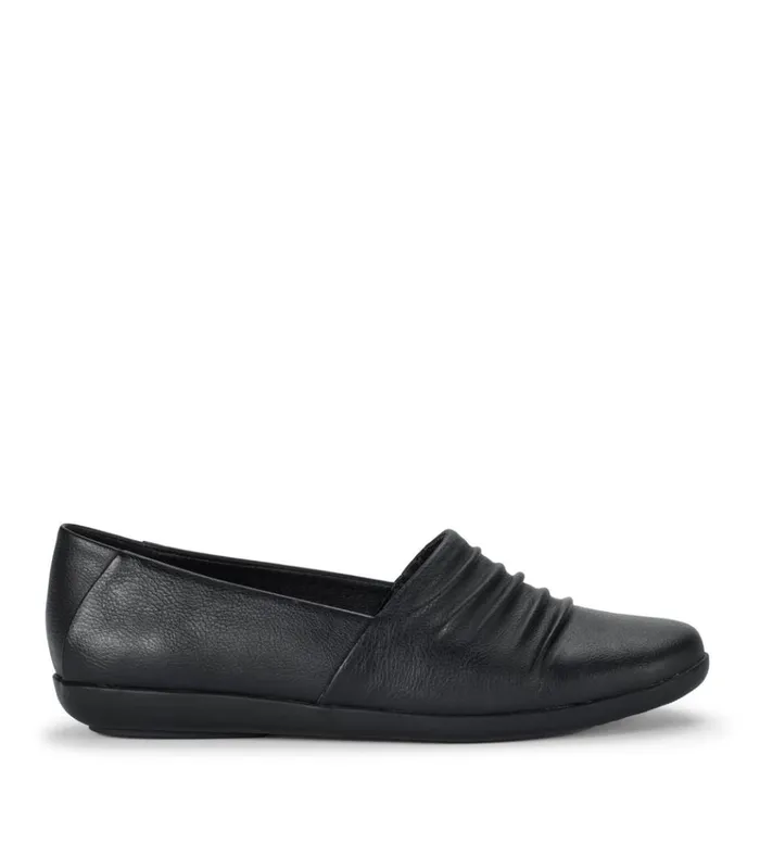 Women Piper Slip On Black Baretraps Flats and Loafers