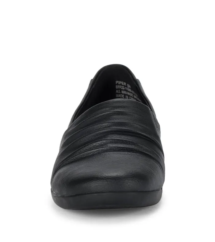 Women Piper Slip On Black Baretraps Flats and Loafers
