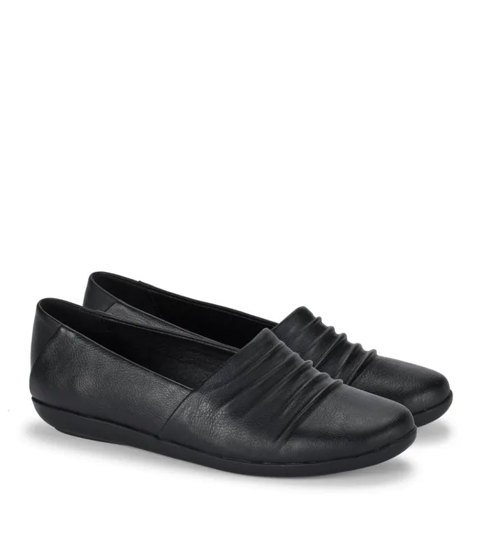 Women Piper Slip On Black Baretraps Flats and Loafers