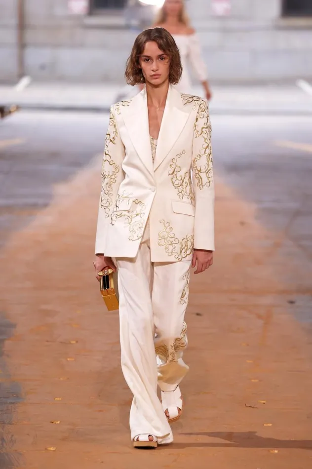Women Suits Gabriela Hearst Eve Embroidered Bra In Ivory Textured Linen