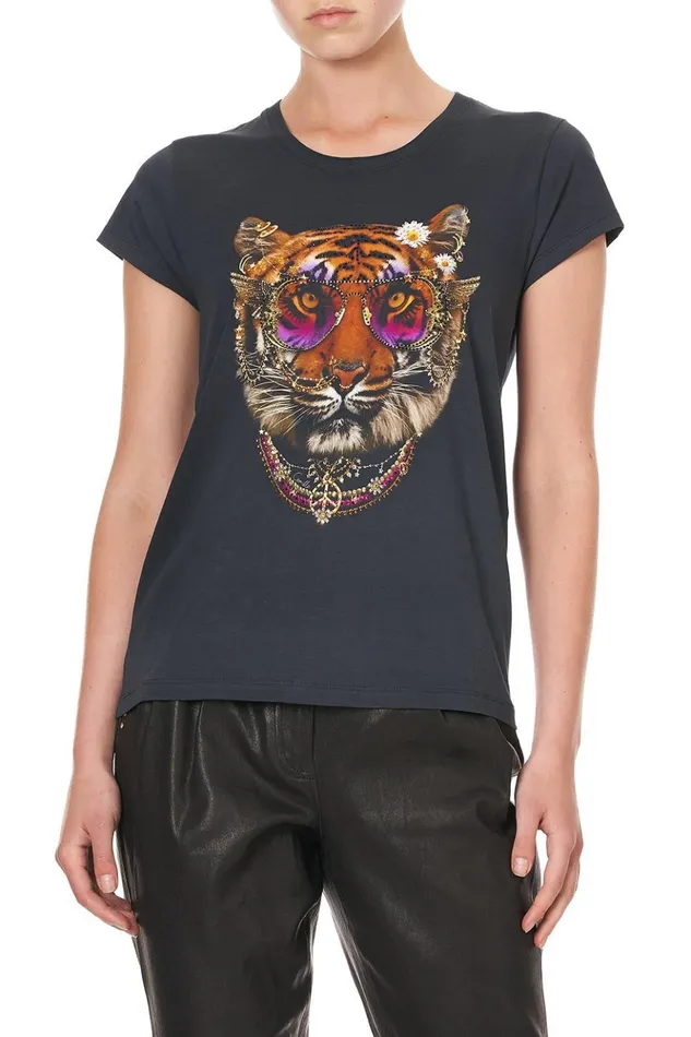Women Tees Camilla Curved Hem Fitted Tee Drifting Dreamer