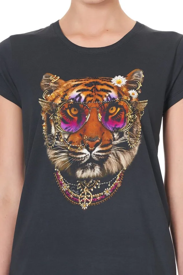 Women Tees Camilla Curved Hem Fitted Tee Drifting Dreamer