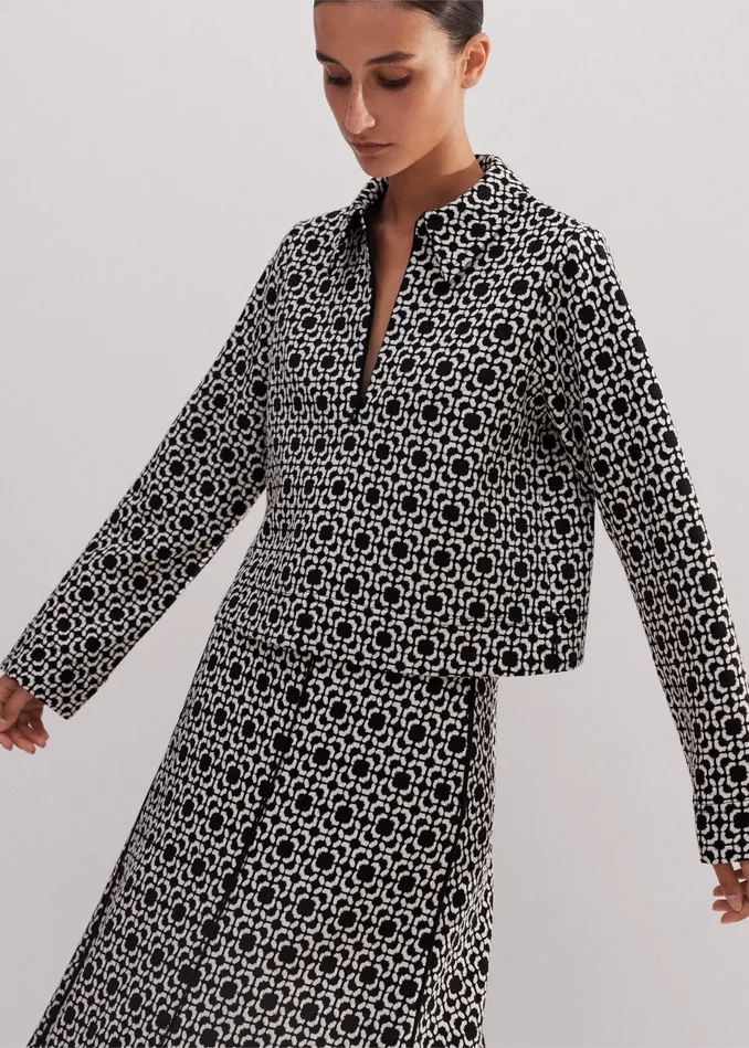 Women Travel Tailoring Graphic Jacquard Box Top Blackwhite MEEM