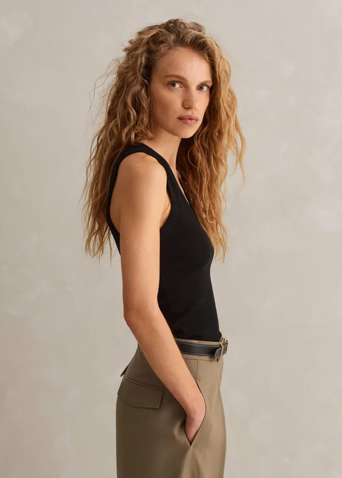 Women Ultimate VNeck Vest Black MEEM